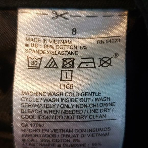 3 for $25 Old Navy Black Pixie Crop Pants 8 - Picture 5 of 6